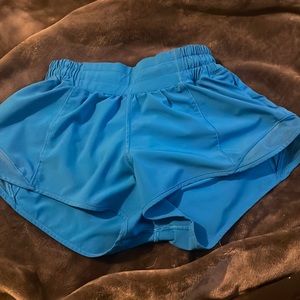 Lululemon poolside Hotty hot shorts 2.5 inseam size 2